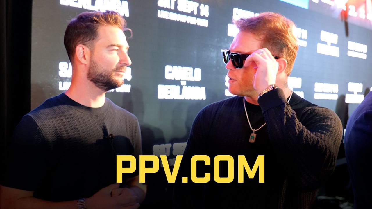 Dan Canobbio talks with Canelo Álvarez